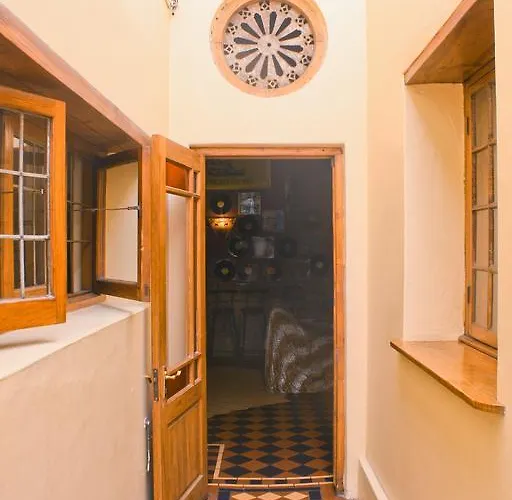 Mountain Manor Guest House & Executive Suites